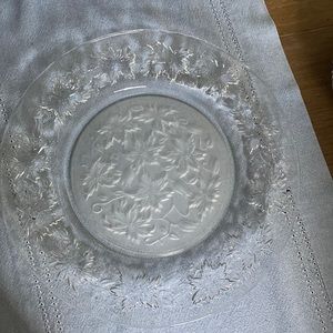 Princess house Poinsettia design. 2 10 inch plates 8 6 inch plates 4 tea cups